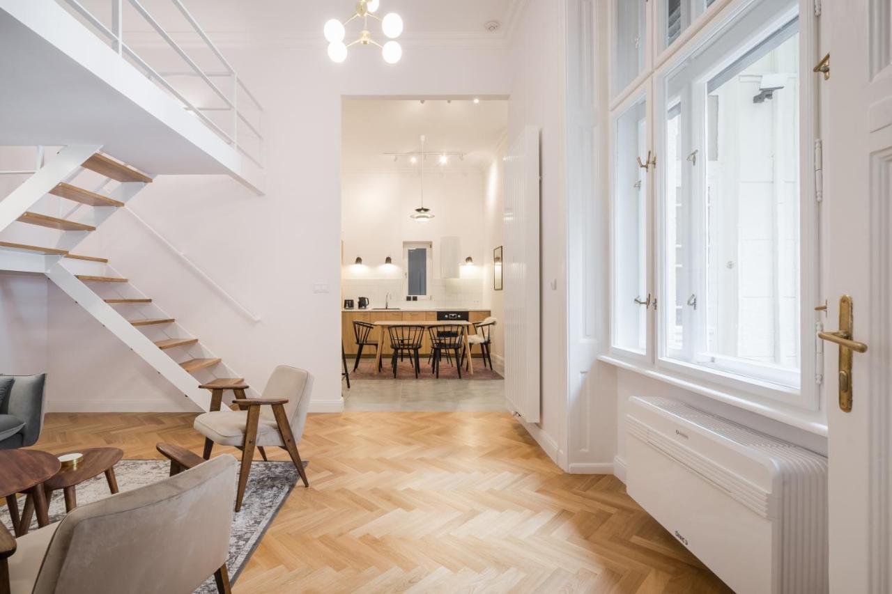 Bpr Scandi - Designer At Kiraly Street With Ac