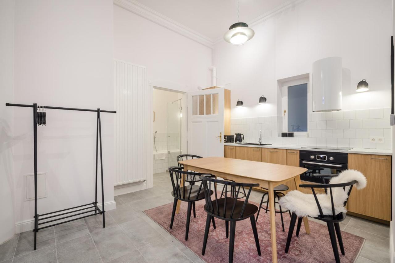 Bpr Scandi - Designer At Kiraly Street With Ac