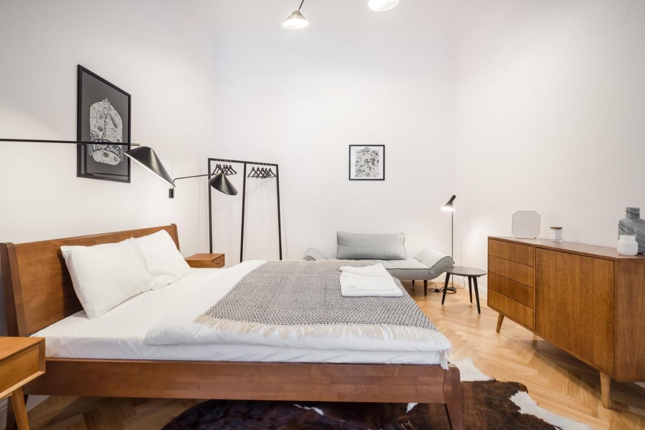 Apartment Bpr Scandi - Designer At Kiraly Street With Ac