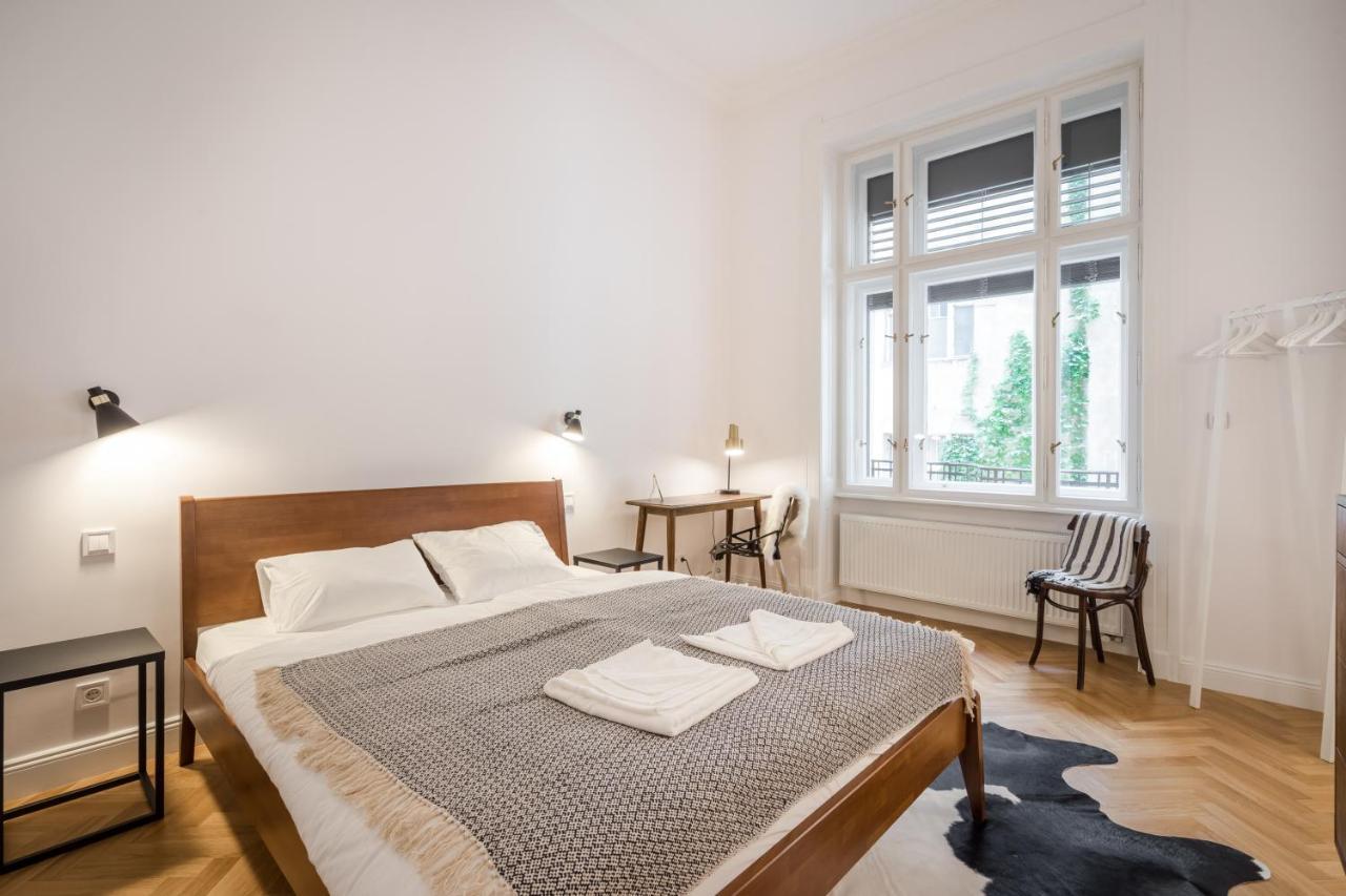 Apartment Bpr Scandi - Designer At Kiraly Street With Ac